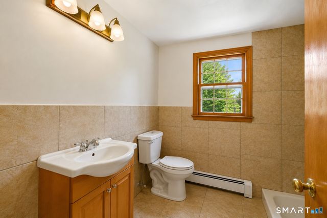 39 Maple Avenue, Bloomfield, CT 06002