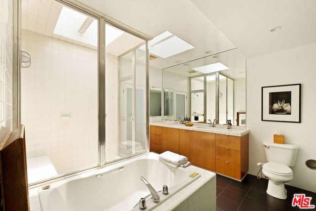 1421 Cabrillo Avenue 4, Venice, CA 90291