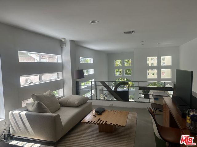 1421 Cabrillo Avenue 4, Venice, CA 90291