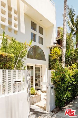 1421 Cabrillo Avenue 4, Venice, CA 90291