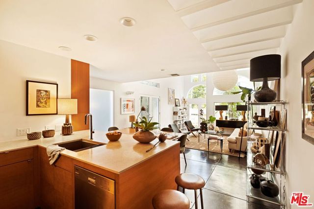 1421 Cabrillo Avenue 4, Venice, CA 90291