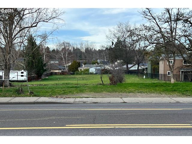 2549 E BARNETT Rd, Medford, OR 97504
