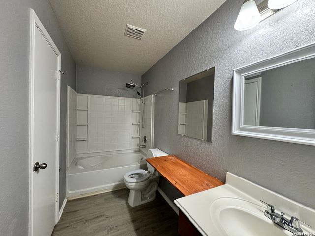 6714 Loma Vino, San Antonio, TX 78233