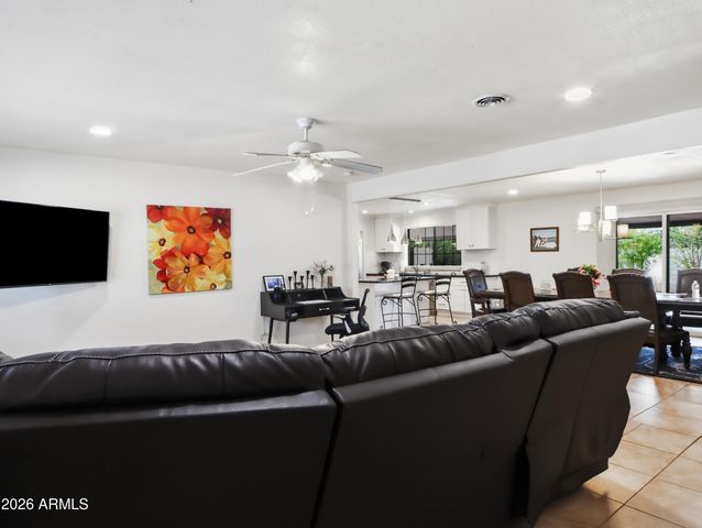 3048 E SIERRA Street, Phoenix, AZ 85028