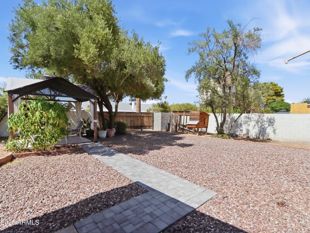 3048 E SIERRA Street, Phoenix, AZ 85028
