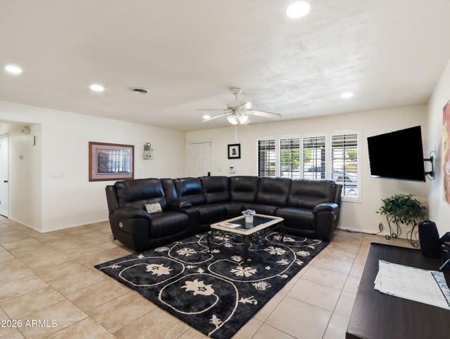 3048 E SIERRA Street, Phoenix, AZ 85028