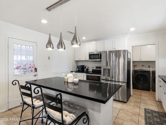 3048 E SIERRA Street, Phoenix, AZ 85028