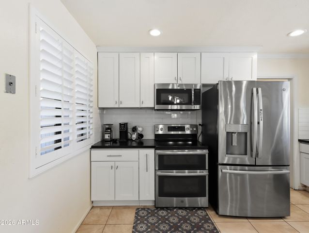 3048 E SIERRA Street, Phoenix, AZ 85028