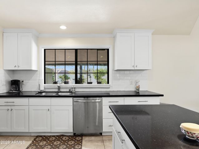 3048 E SIERRA Street, Phoenix, AZ 85028