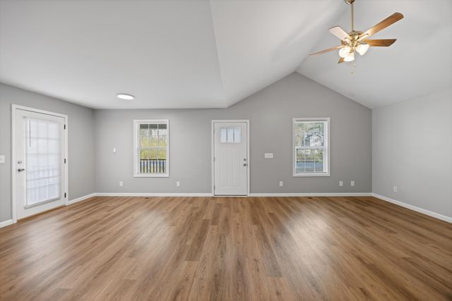 212 Yardley Lane, Tunnel Hill, GA 30755