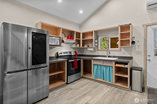 132 N Kokanee Cove Way, Hoodsport, WA 98548