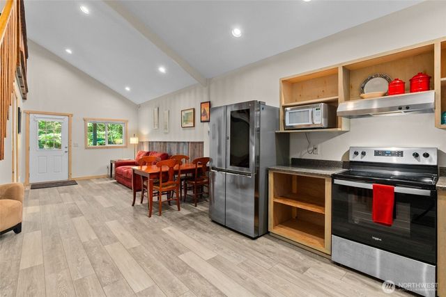 132 N Kokanee Cove Way, Hoodsport, WA 98548