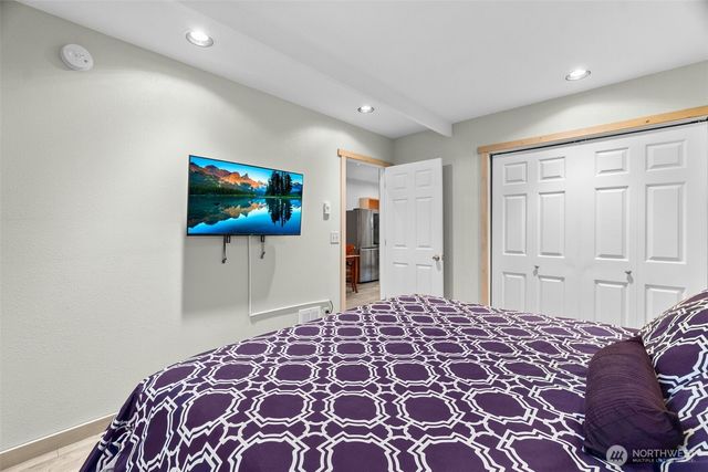 132 N Kokanee Cove Way, Hoodsport, WA 98548