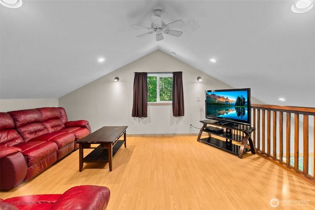 132 N Kokanee Cove Way, Hoodsport, WA 98548