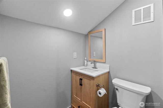 132 N Kokanee Cove Way, Hoodsport, WA 98548