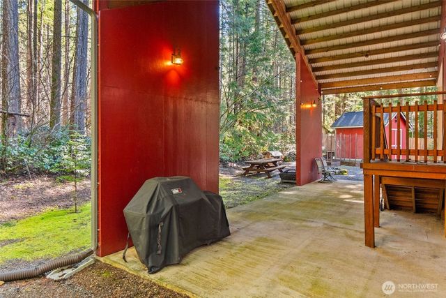 132 N Kokanee Cove Way, Hoodsport, WA 98548