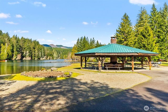 132 N Kokanee Cove Way, Hoodsport, WA 98548