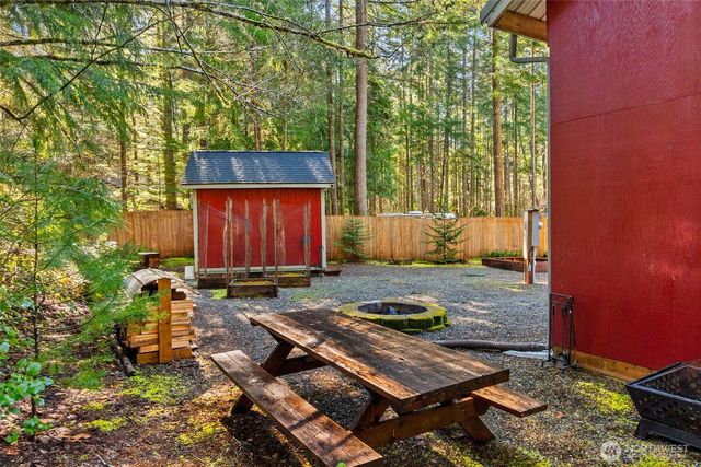 132 N Kokanee Cove Way, Hoodsport, WA 98548