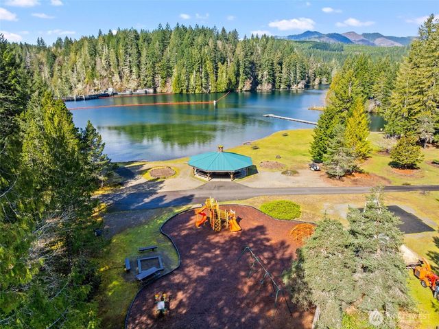 132 N Kokanee Cove Way, Hoodsport, WA 98548