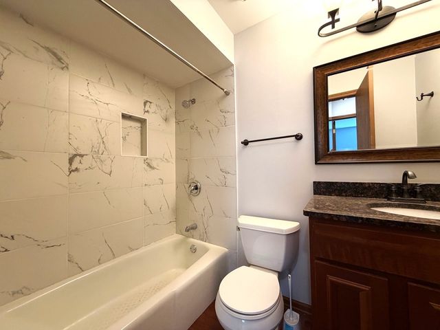 1724 Hall Place, Downers Grove, IL 60516