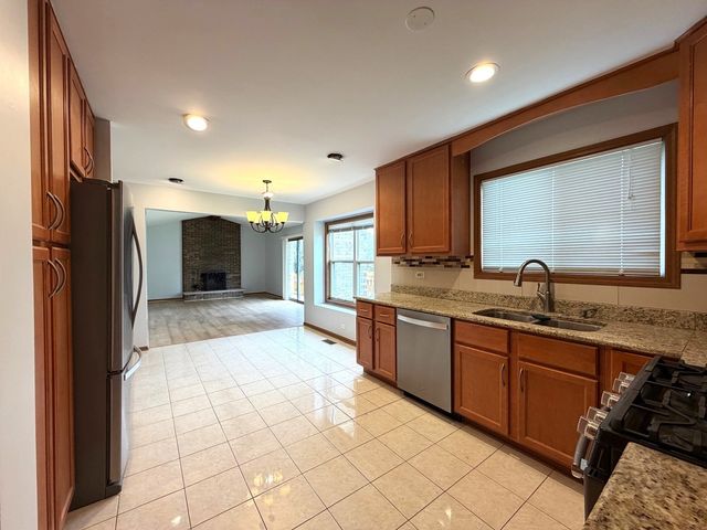 1724 Hall Place, Downers Grove, IL 60516