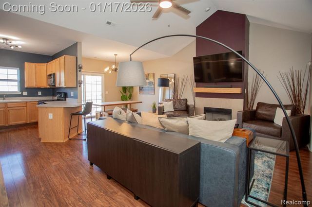 1211 Addington Drive 7, Commerce Twp, MI 48390