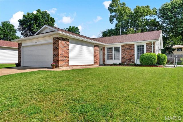 375 Novara Drive, Ballwin, MO 63021
