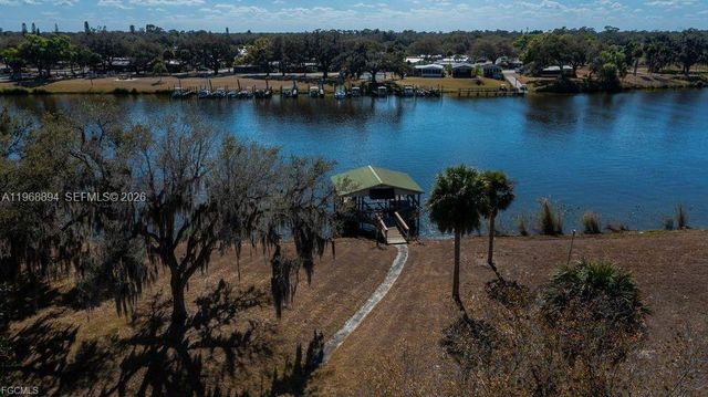 1209 County Rd 78, La Belle, FL 33935