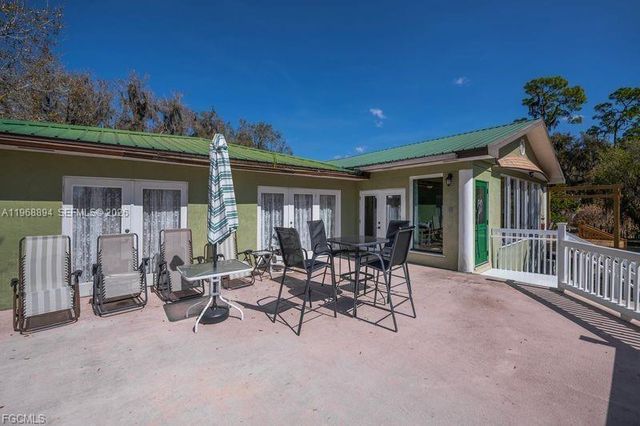 1209 County Rd 78, La Belle, FL 33935