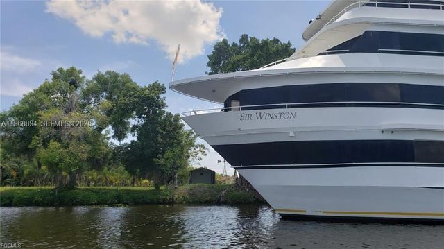 1209 County Rd 78, La Belle, FL 33935