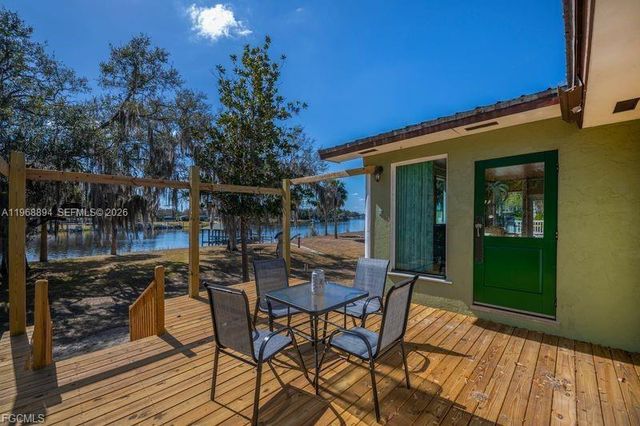 1209 County Rd 78, La Belle, FL 33935