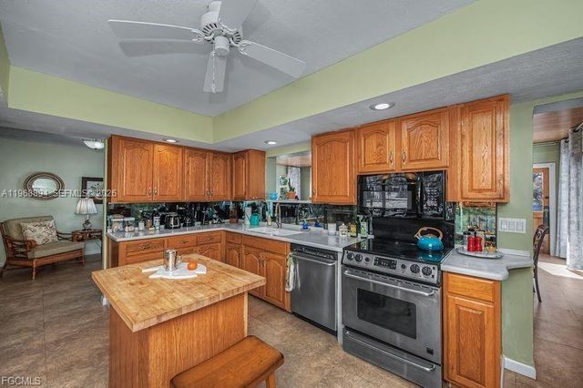 1209 County Rd 78, La Belle, FL 33935