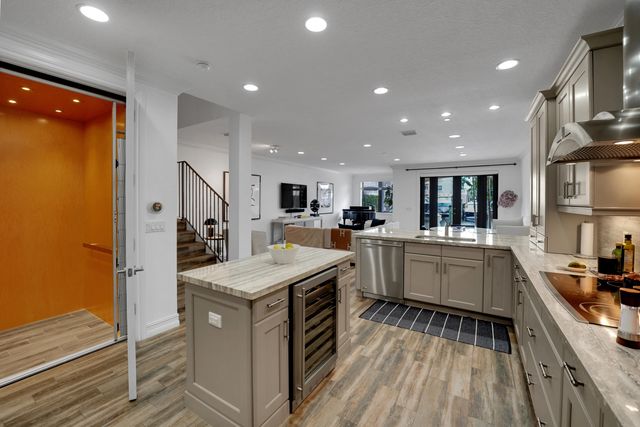 105 ISLE OF VENICE Drive 105, Fort Lauderdale, FL 33301