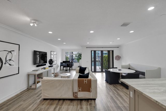 105 ISLE OF VENICE Drive 105, Fort Lauderdale, FL 33301