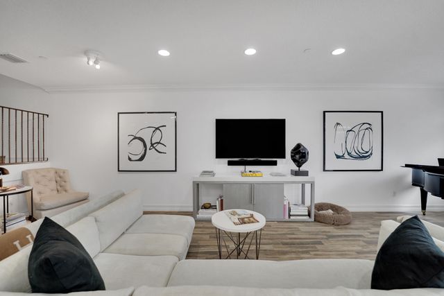 105 ISLE OF VENICE Drive 105, Fort Lauderdale, FL 33301