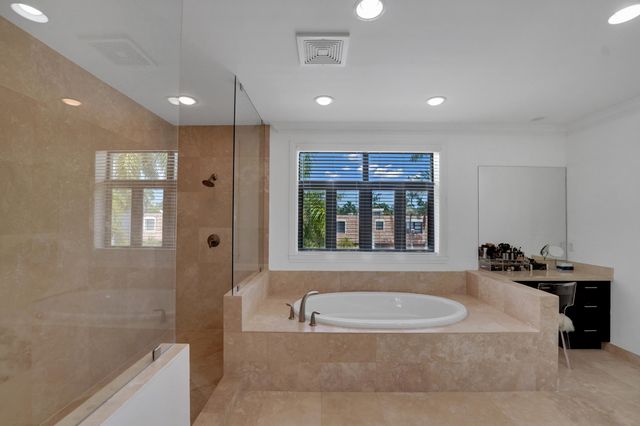 105 ISLE OF VENICE Drive 105, Fort Lauderdale, FL 33301