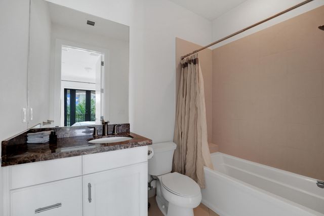 105 ISLE OF VENICE Drive 105, Fort Lauderdale, FL 33301