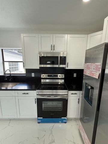 2860 NW 164th Ter, Miami Gardens, FL 33054