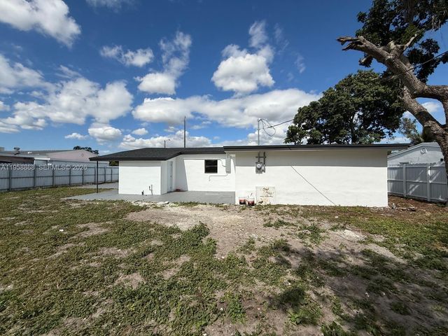 2860 NW 164th Ter, Miami Gardens, FL 33054