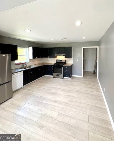 1086 Barton Street NW, Conyers, GA 30012