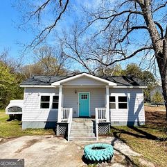 1086 Barton Street NW, Conyers, GA 30012