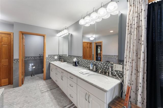 524 Wauregan Road, Brooklyn, CT 06234
