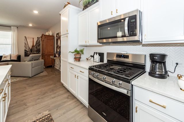 232 Summer Tanager Drive, Ravenel, SC 29470