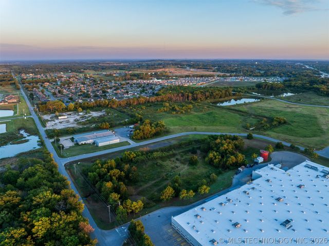 01 S 272nd East Avenue, Coweta, OK 74429