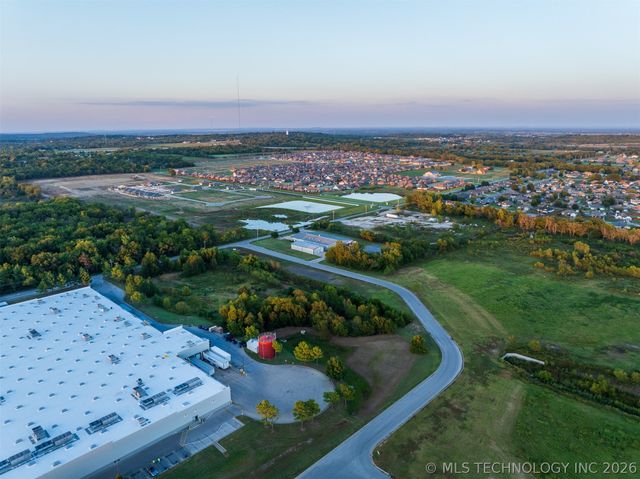 01 S 272nd East Avenue, Coweta, OK 74429