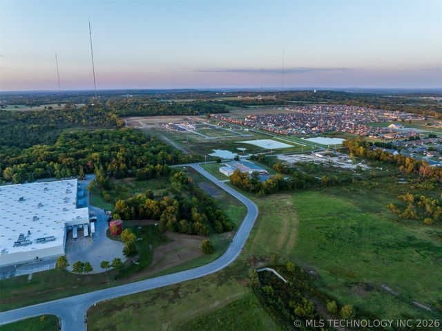 01 S 272nd East Avenue, Coweta, OK 74429