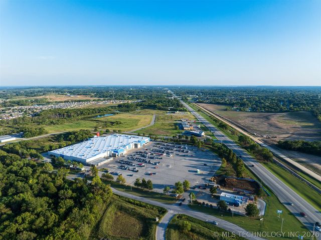 01 S 272nd East Avenue, Coweta, OK 74429