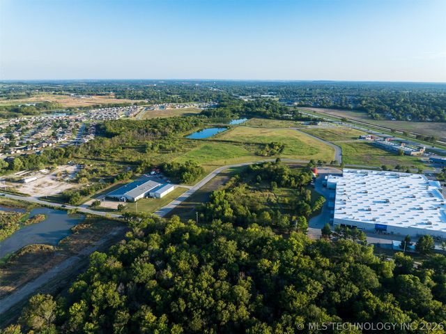 01 S 272nd East Avenue, Coweta, OK 74429