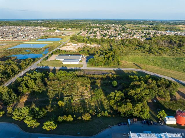 01 S 272nd East Avenue, Coweta, OK 74429