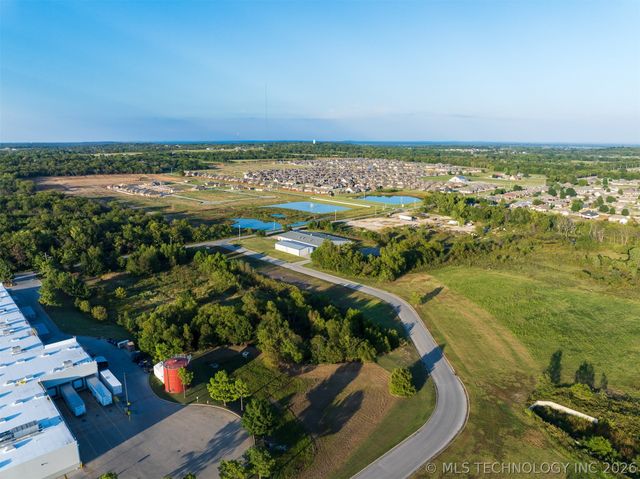 01 S 272nd East Avenue, Coweta, OK 74429